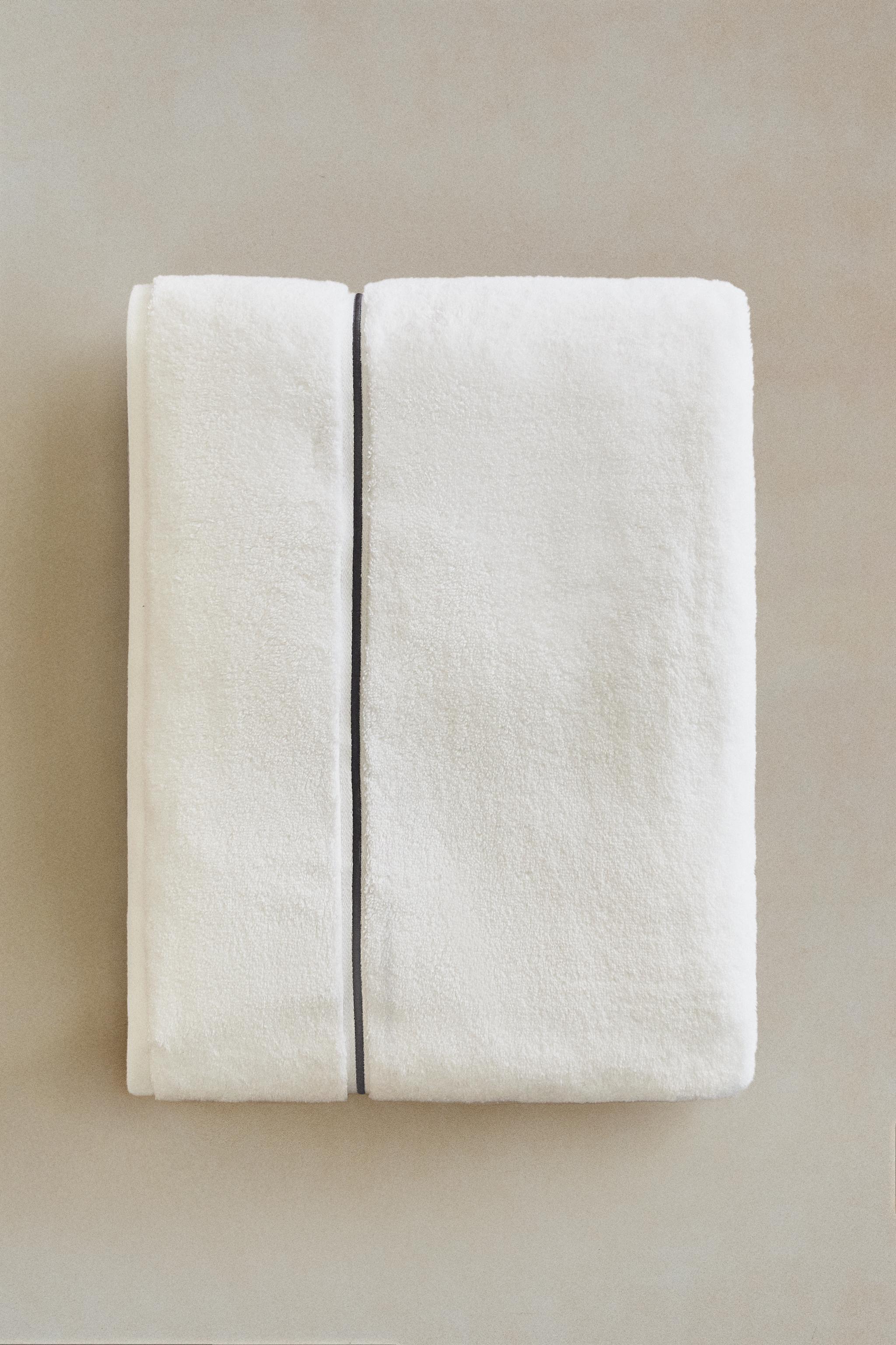 EMBROIDERED TRIM BATH TOWEL